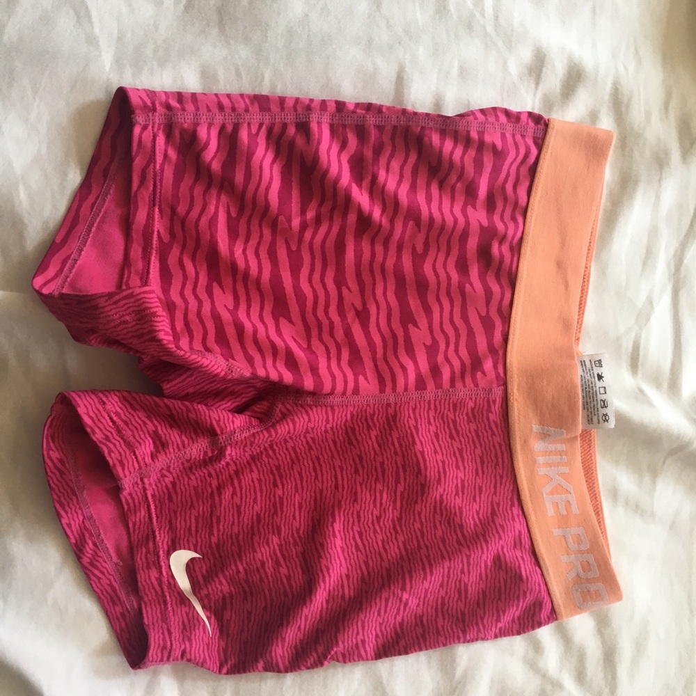 Woman Nike pro shorts